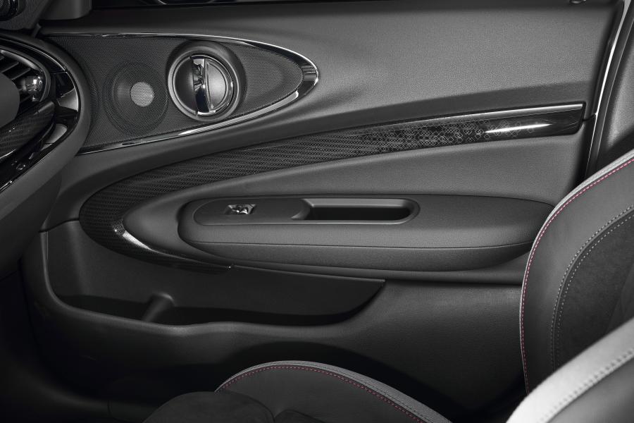Детали интерьера Mini John Cooper Works Clubman (F54) 2019 года  (WW) (фото 19 из 56)